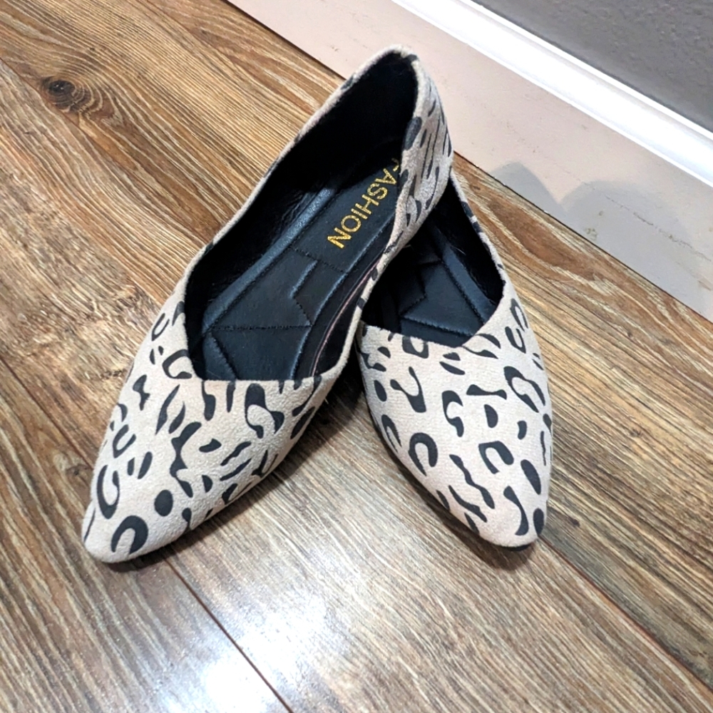 Pointed Toe Leopard Flats